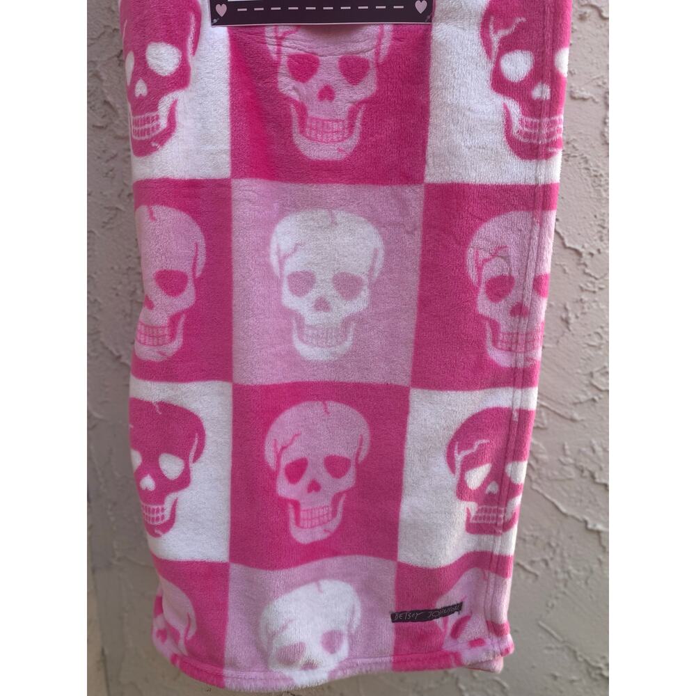 Betsey Johnson Pink Skull Throw Blanket 50x70 Soft Cozy